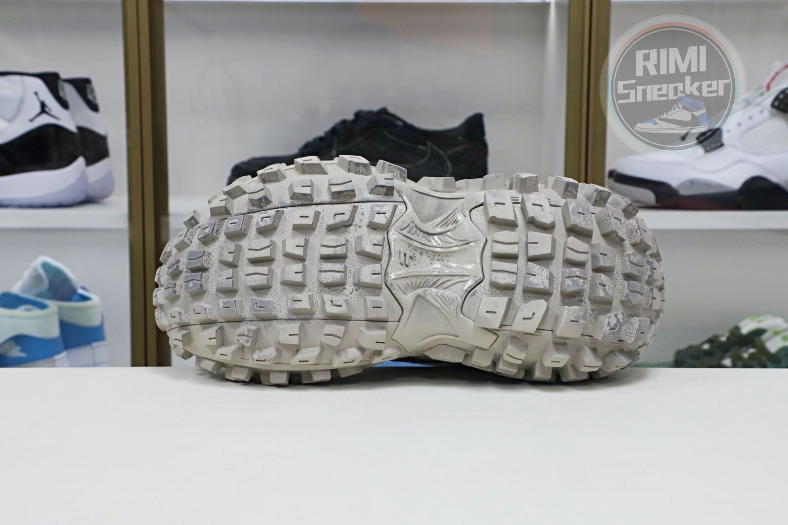 Balenciaga all sizes still in stock! Please contact customer service on iMessage/WhatsApp to purchase! BLGA  Defender