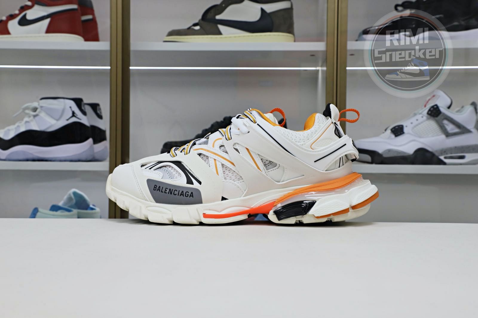 Balenciaga all sizes still in stock! Please contact customer service on iMessage/WhatsApp to purchase! BLGA  Track（LED）