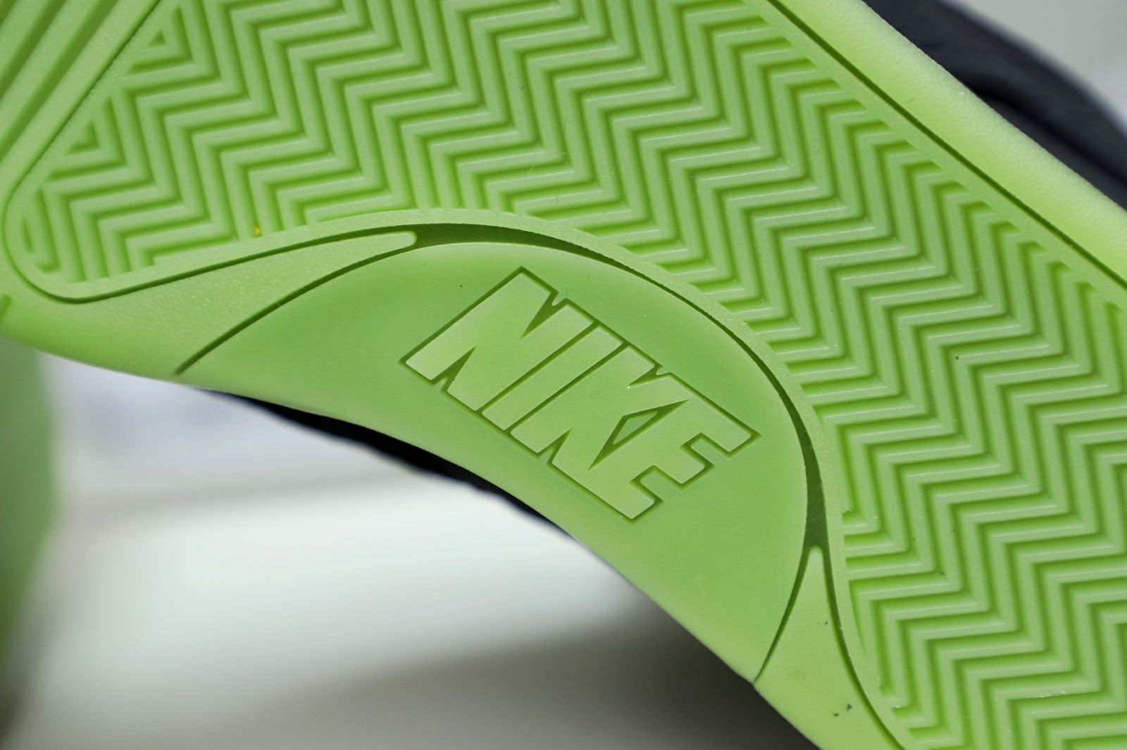 Nike Air Ye*zy 2 solar red