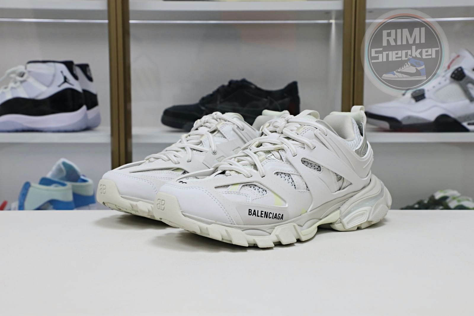 Balenciaga all sizes still in stock! Please contact customer service on iMessage/WhatsApp to purchase! BLGA  Track（LED）