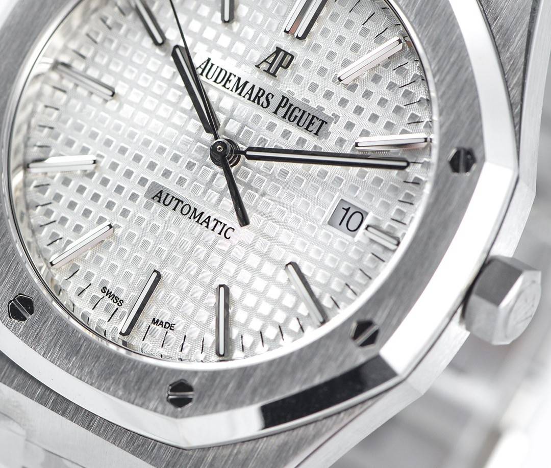 Audemars Piguet Royal Oak 15400 Series Men