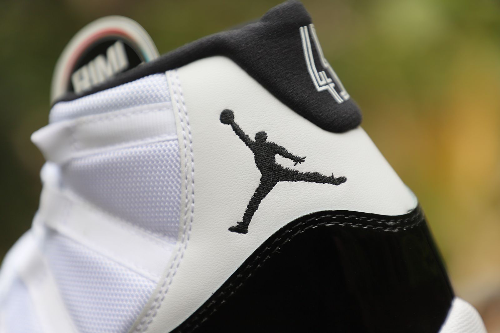 AIR JORDAN 11 RETRO