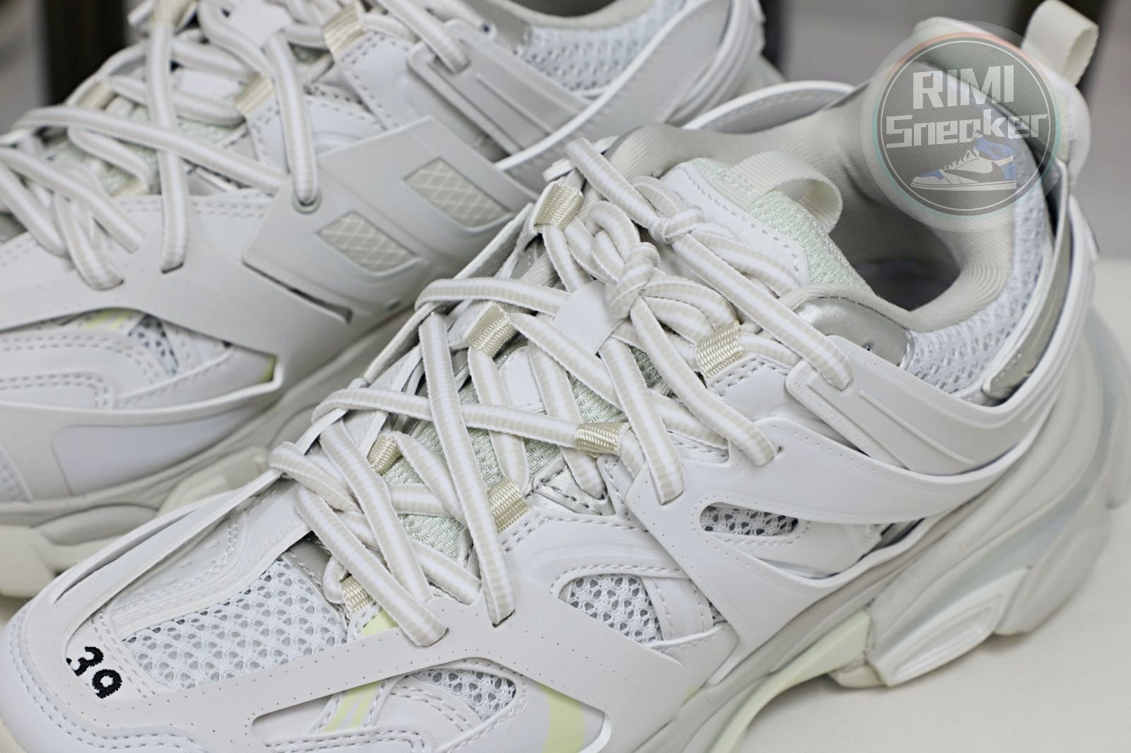 Balenciaga all sizes still in stock! Please contact customer service on iMessage/WhatsApp to purchase! BLGA  Track（LED）