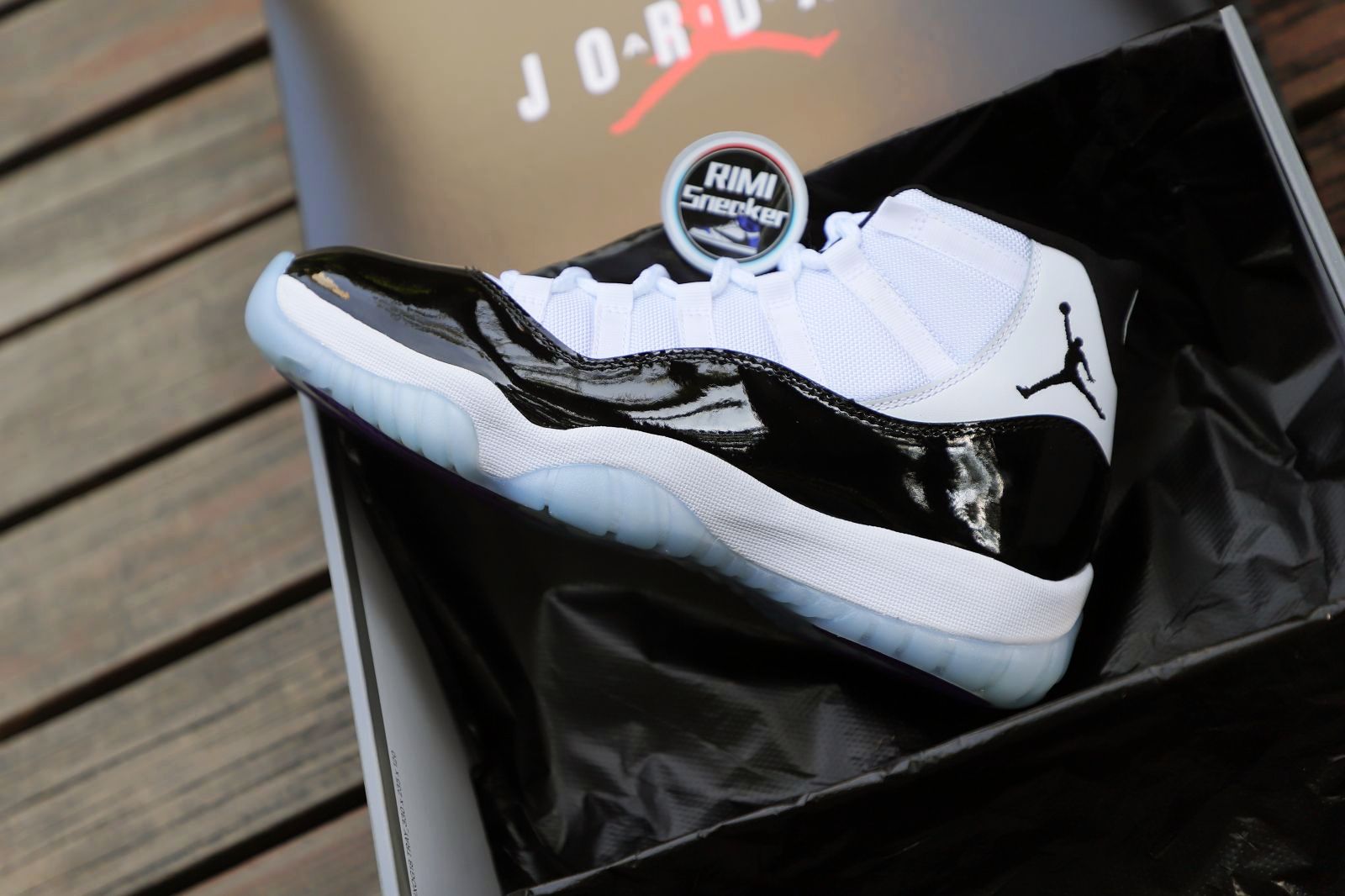 AIR JORDAN 11 RETRO