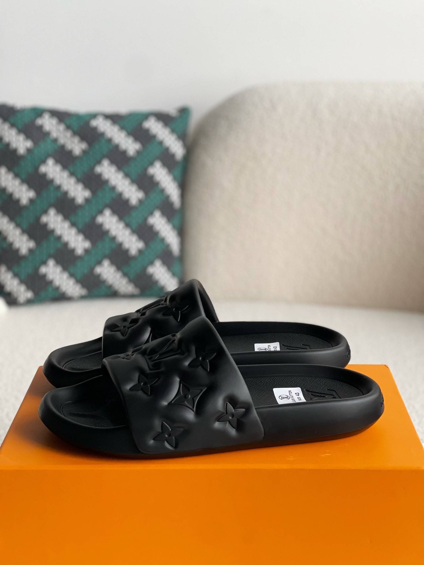 L*V  WOMEN''S SLIPPERS