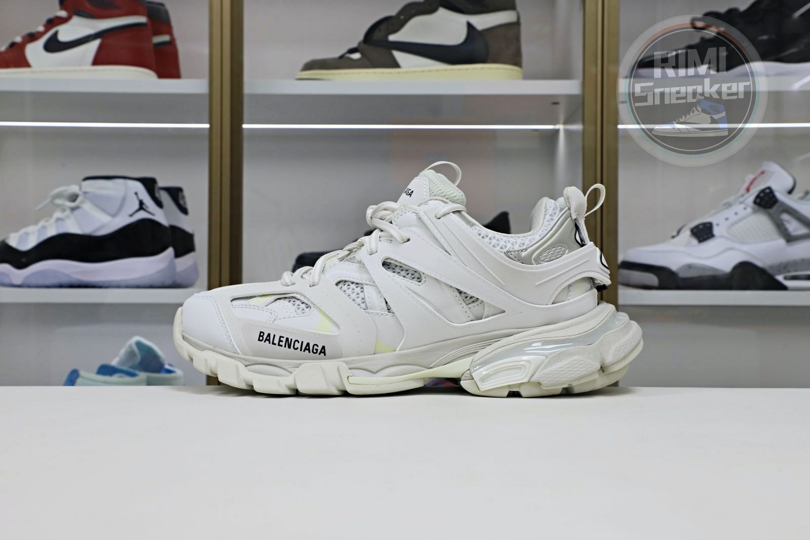 Balenciaga all sizes still in stock! Please contact customer service on iMessage/WhatsApp to purchase! BLGA  Track（LED）