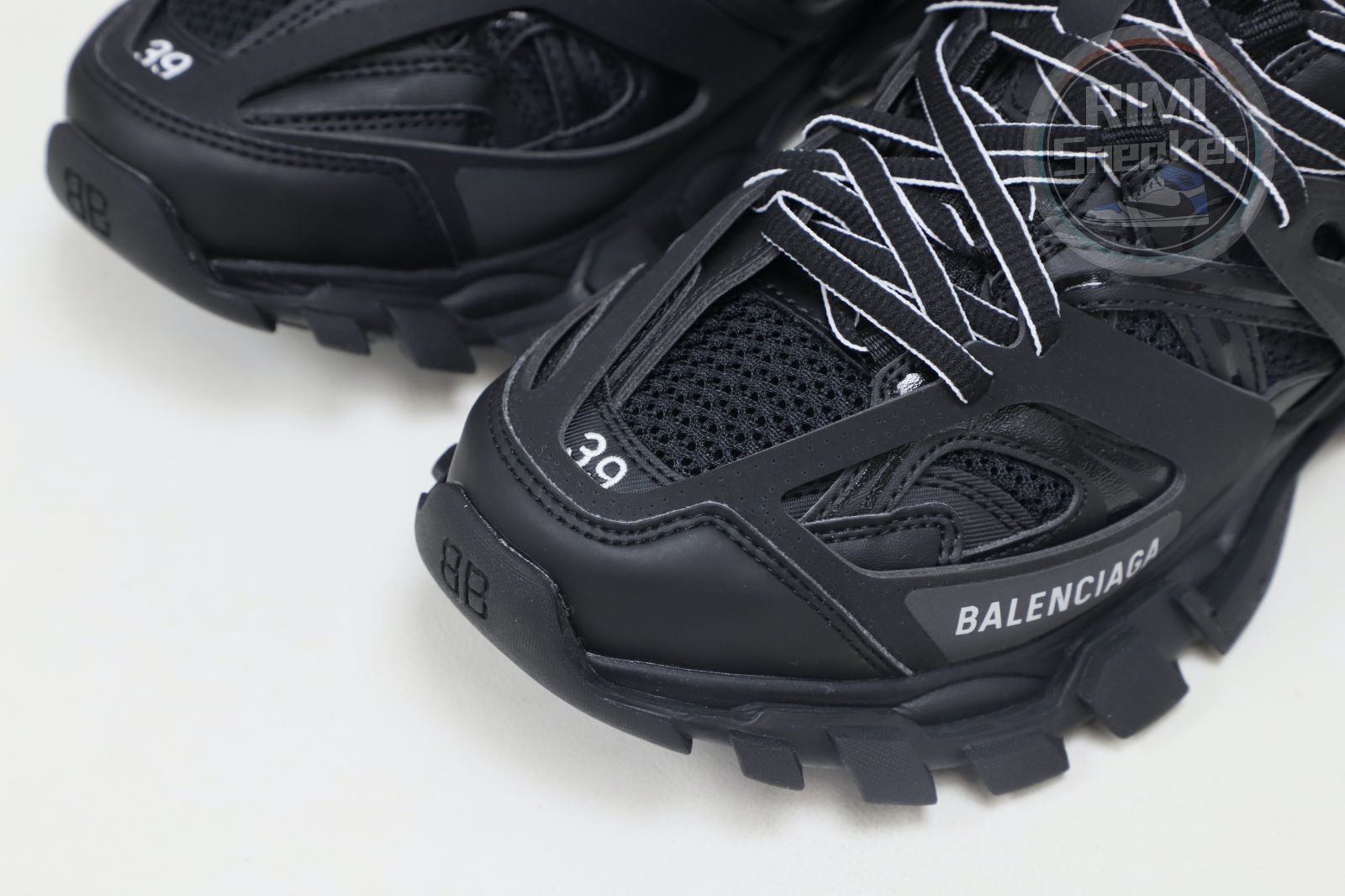 Balenciaga all sizes still in stock! Please contact customer service on iMessage/WhatsApp to purchase! BLGA  Track（LED）