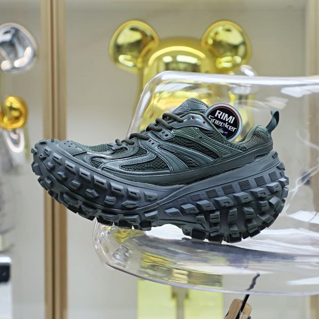 Balenciaga all sizes still in stock! Please contact customer service on iMessage/WhatsApp to purchase! BLGA  Defender