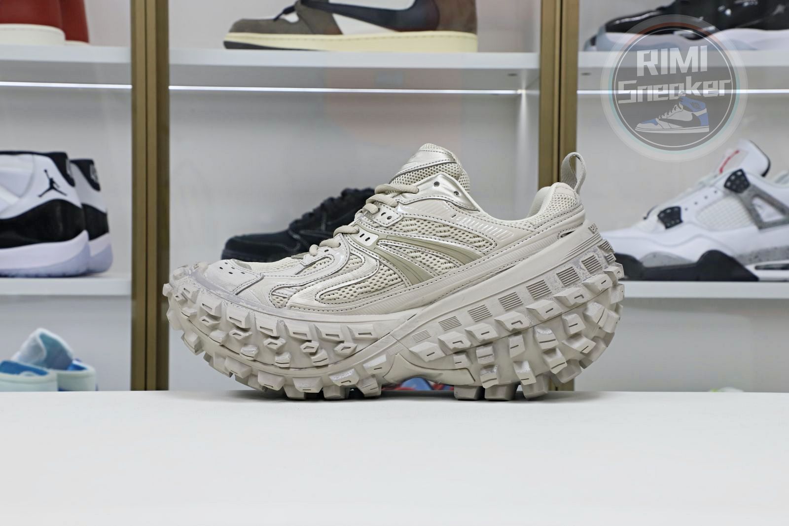 Balenciaga all sizes still in stock! Please contact customer service on iMessage/WhatsApp to purchase! BLGA  Defender