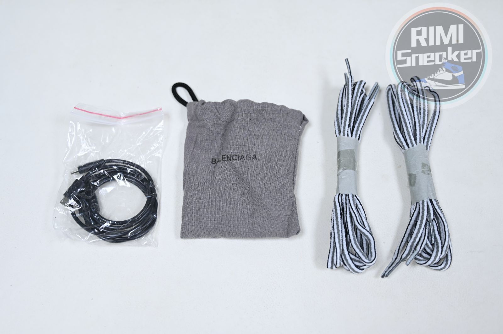 Balenciaga all sizes still in stock! Please contact customer service on iMessage/WhatsApp to purchase! BLGA  Track（LED）