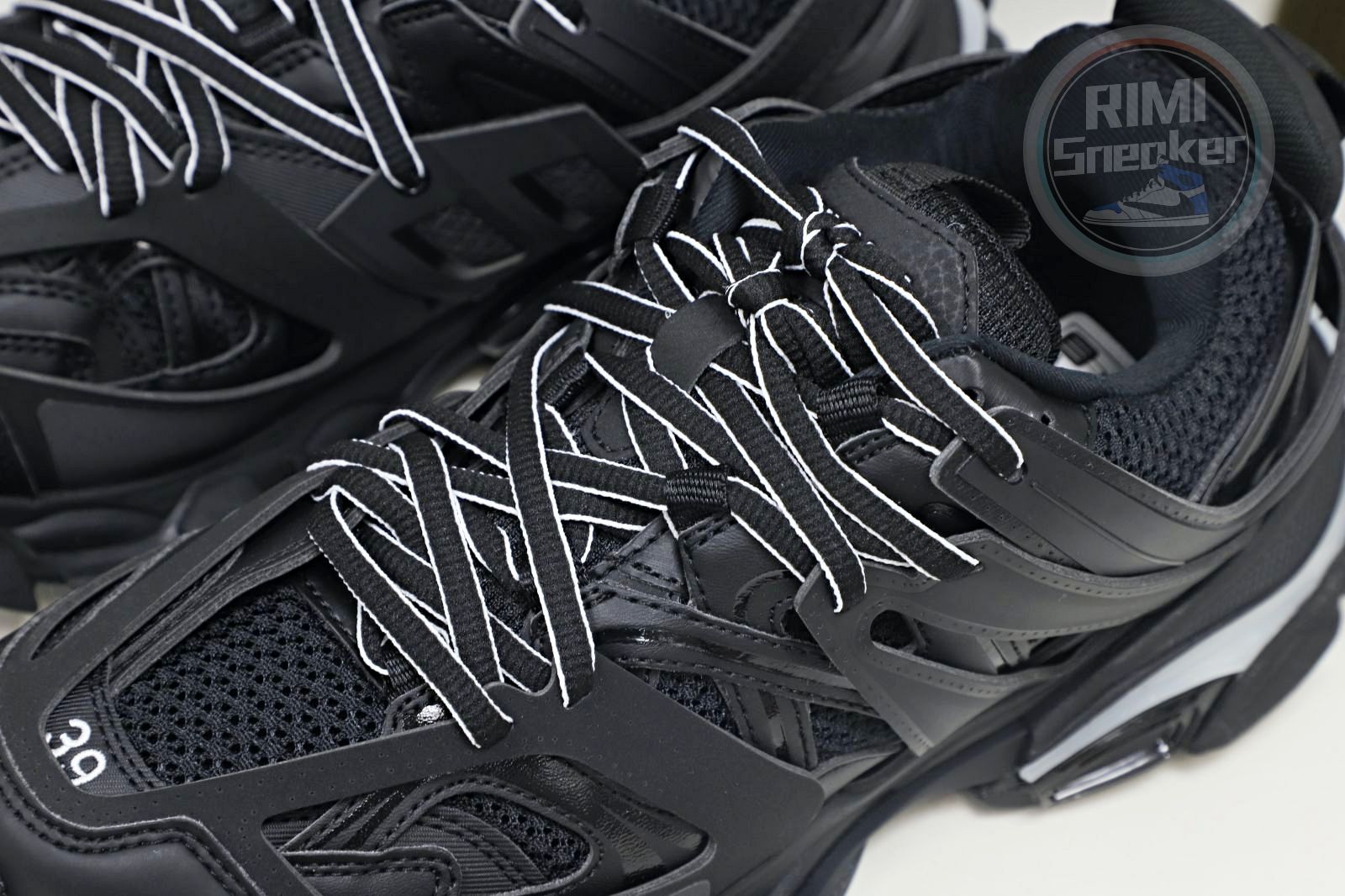 Balenciaga all sizes still in stock! Please contact customer service on iMessage/WhatsApp to purchase! BLGA  Track（LED）