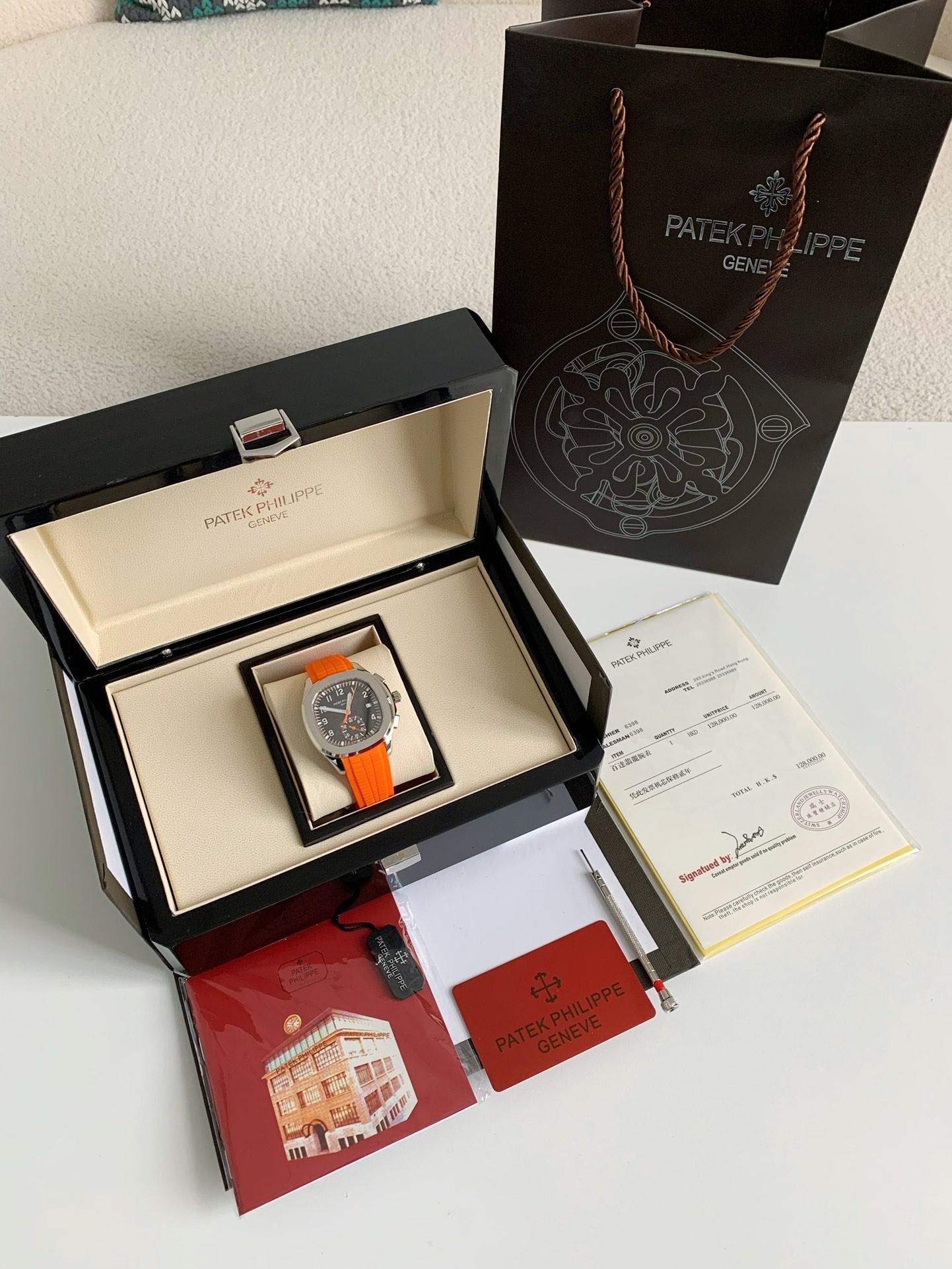 PATEK PHILIPPE AQUANAUT Series 120-meter waterproof wristwatc h, 42.2mm