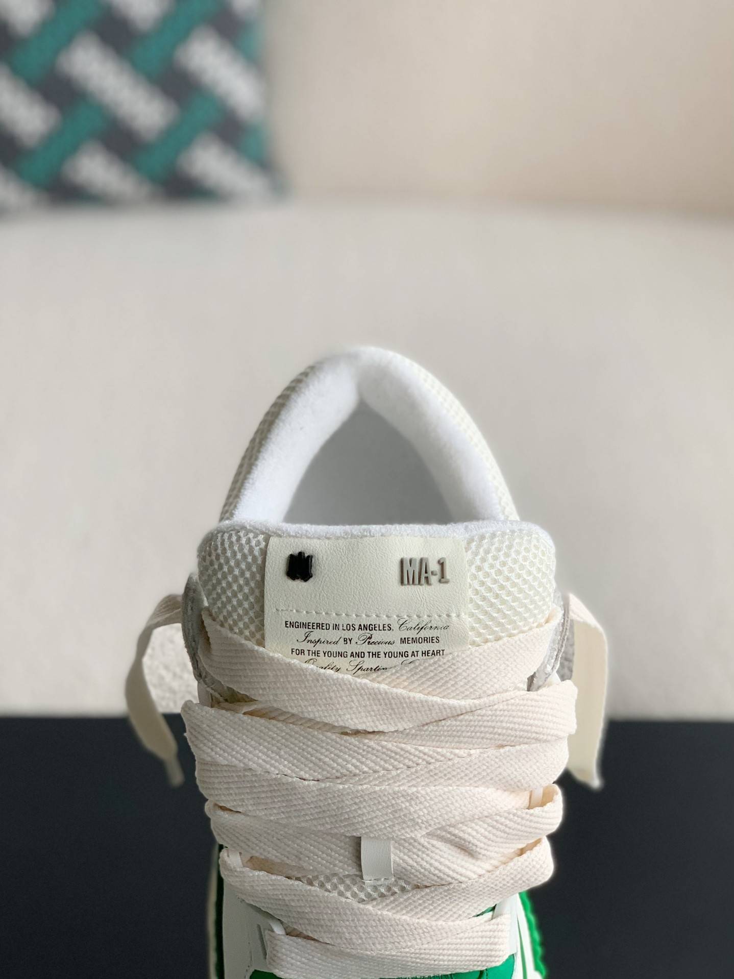 A*RI sneaker