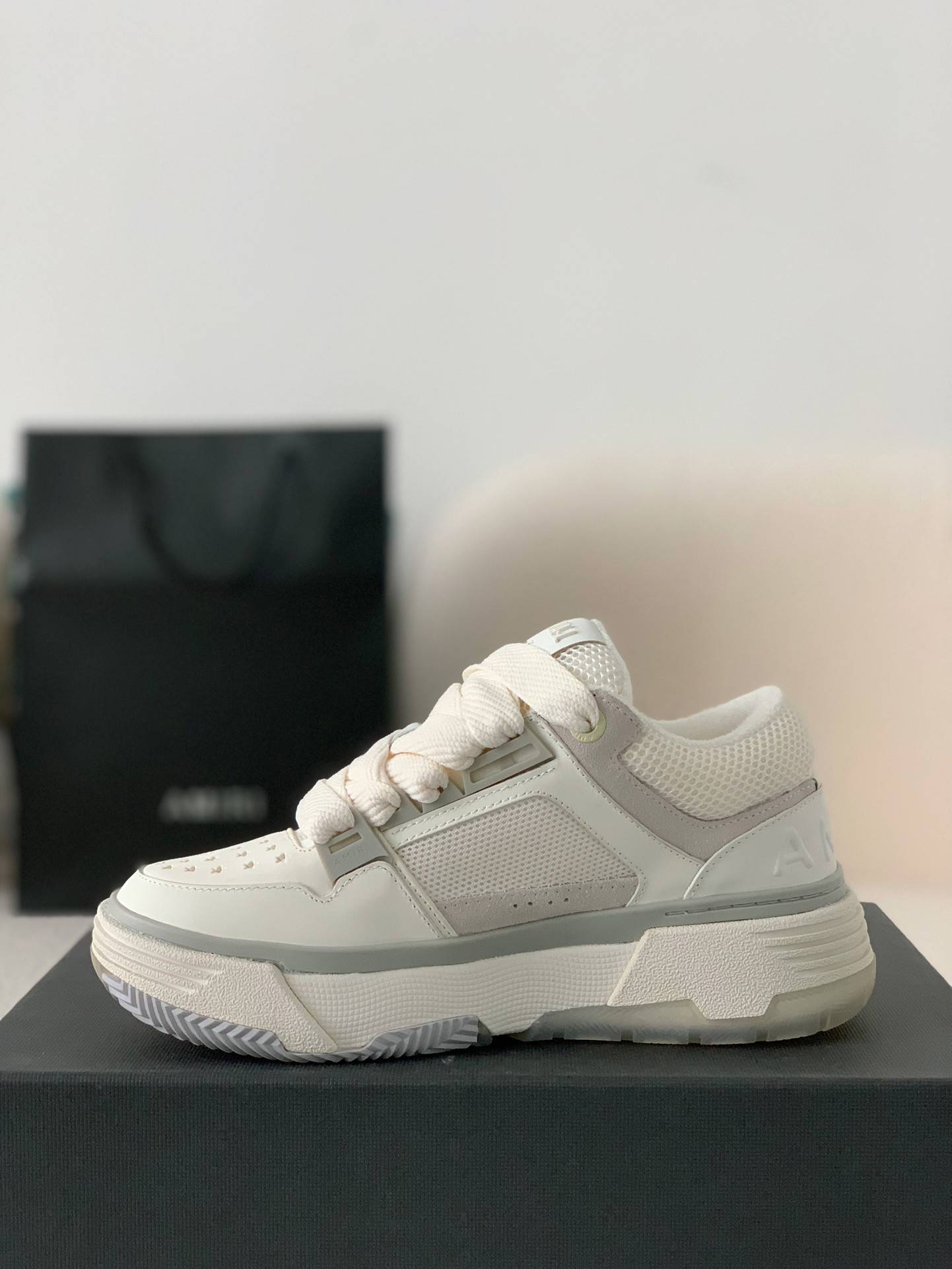 A*RI Sneakers