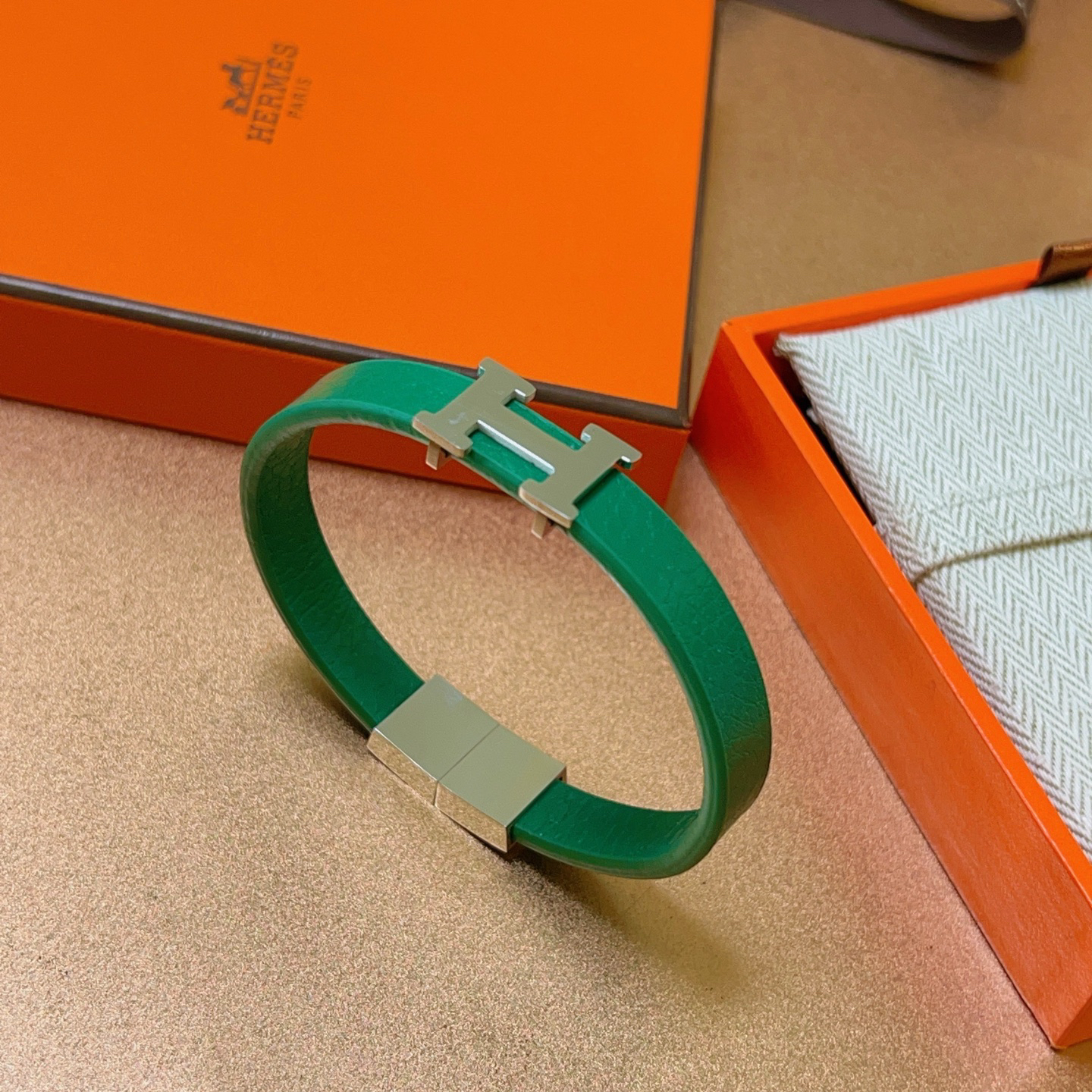 Hermès leather strap pure handmade leather material series 18k gold bracelet