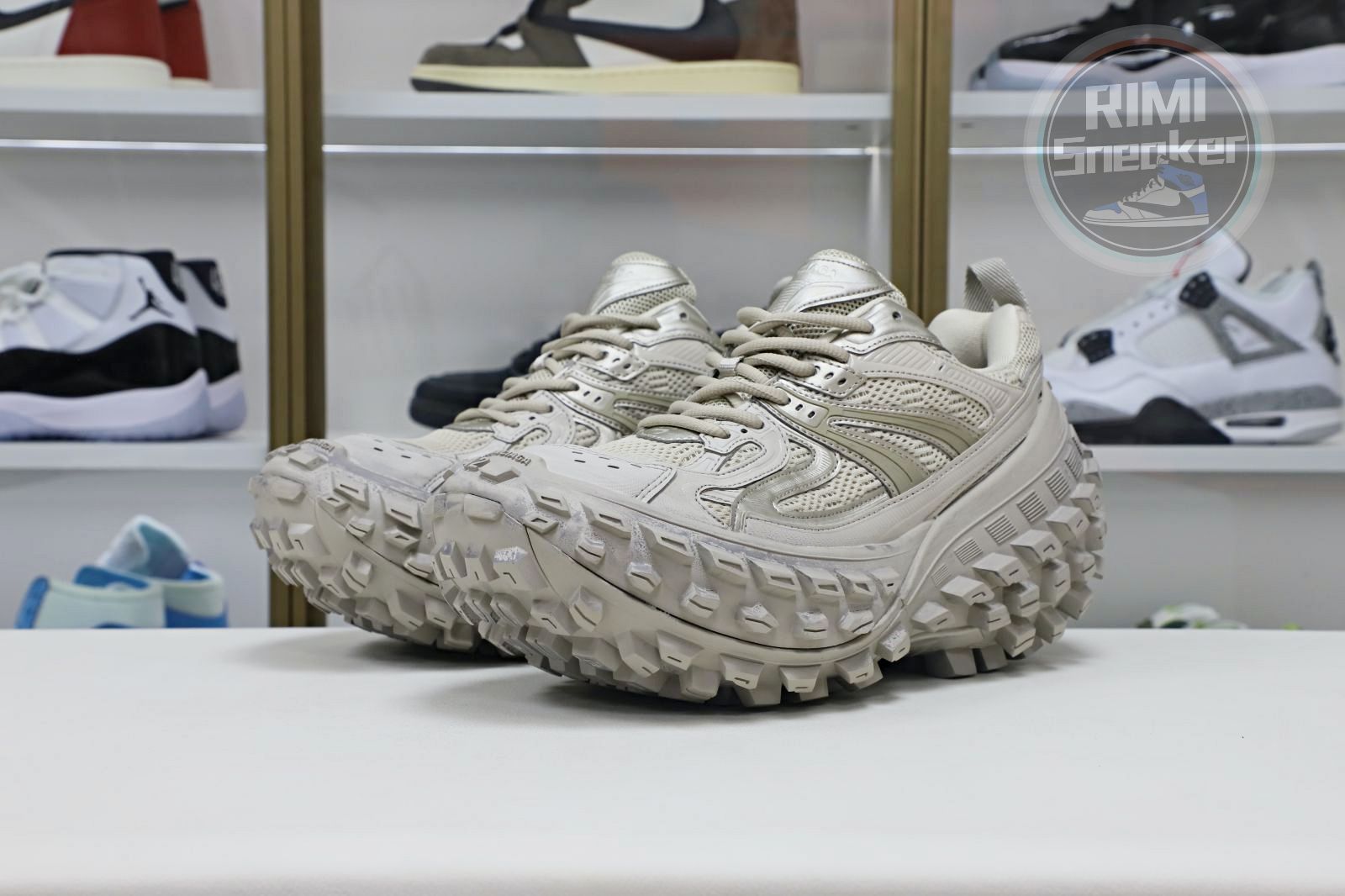 Balenciaga all sizes still in stock! Please contact customer service on iMessage/WhatsApp to purchase! BLGA  Defender