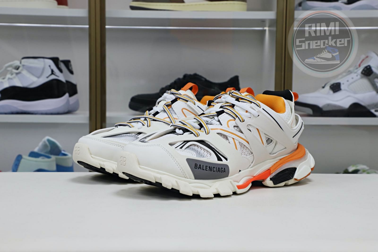 Balenciaga all sizes still in stock! Please contact customer service on iMessage/WhatsApp to purchase! BLGA  Track（LED）