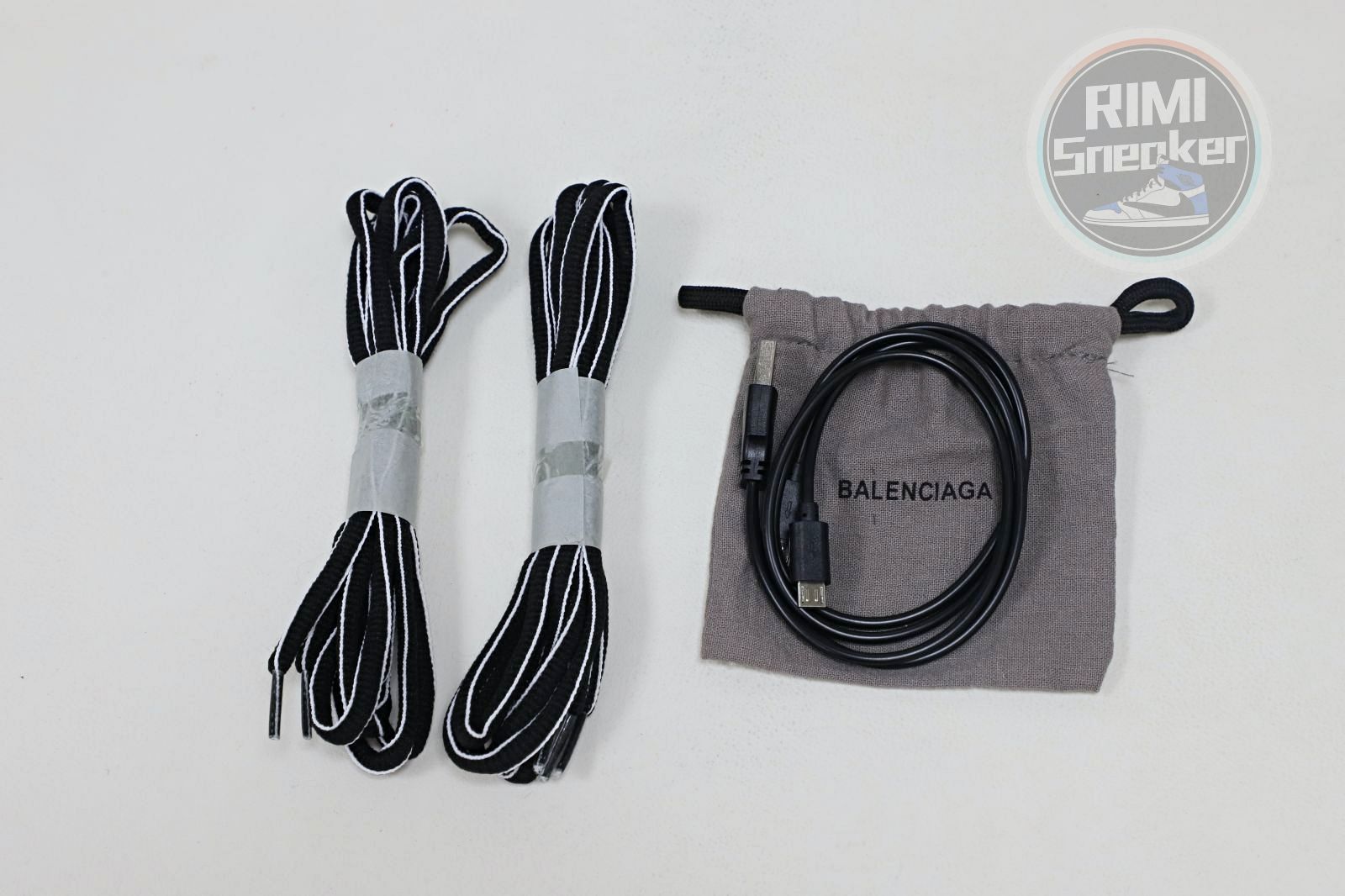 Balenciaga all sizes still in stock! Please contact customer service on iMessage/WhatsApp to purchase! BLGA  Track（LED）