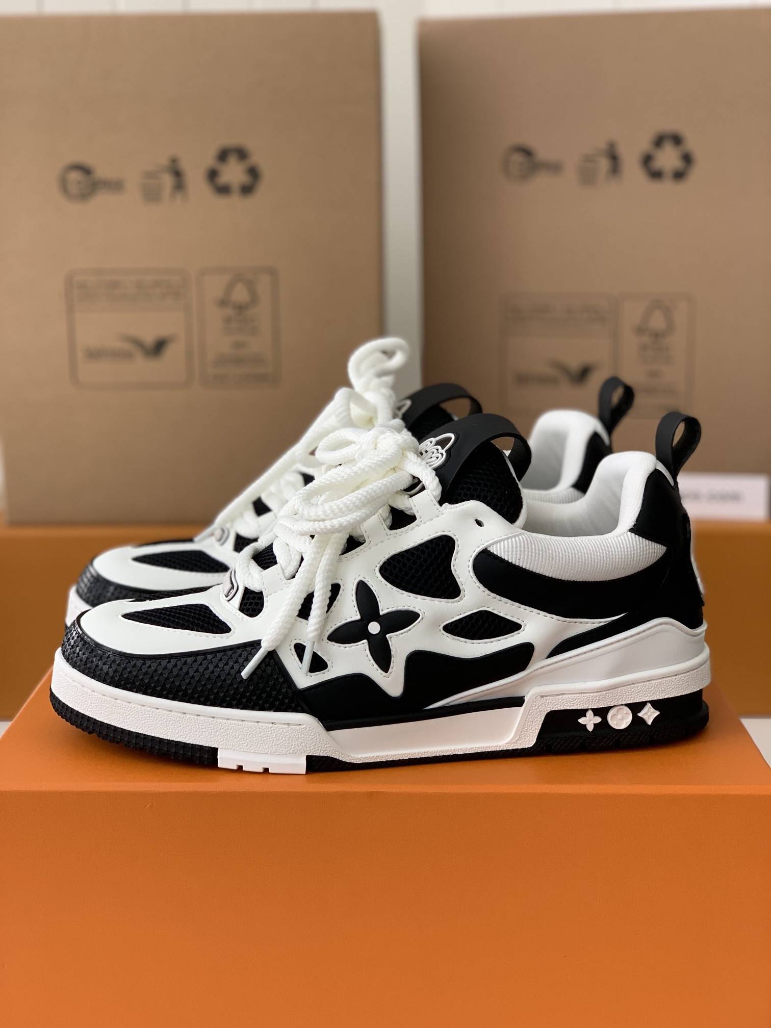 L*V RUNNER TATIC Sneakers