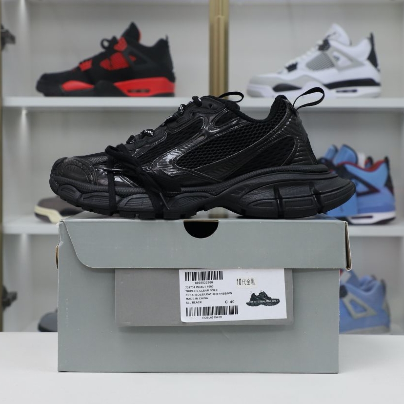 Balenciaga all sizes still in stock! Please contact customer service on iMessage/WhatsApp to purchase! BLGA  3XL