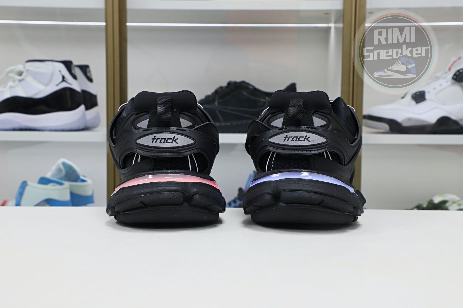 Balenciaga all sizes still in stock! Please contact customer service on iMessage/WhatsApp to purchase! BLGA  Track（LED）