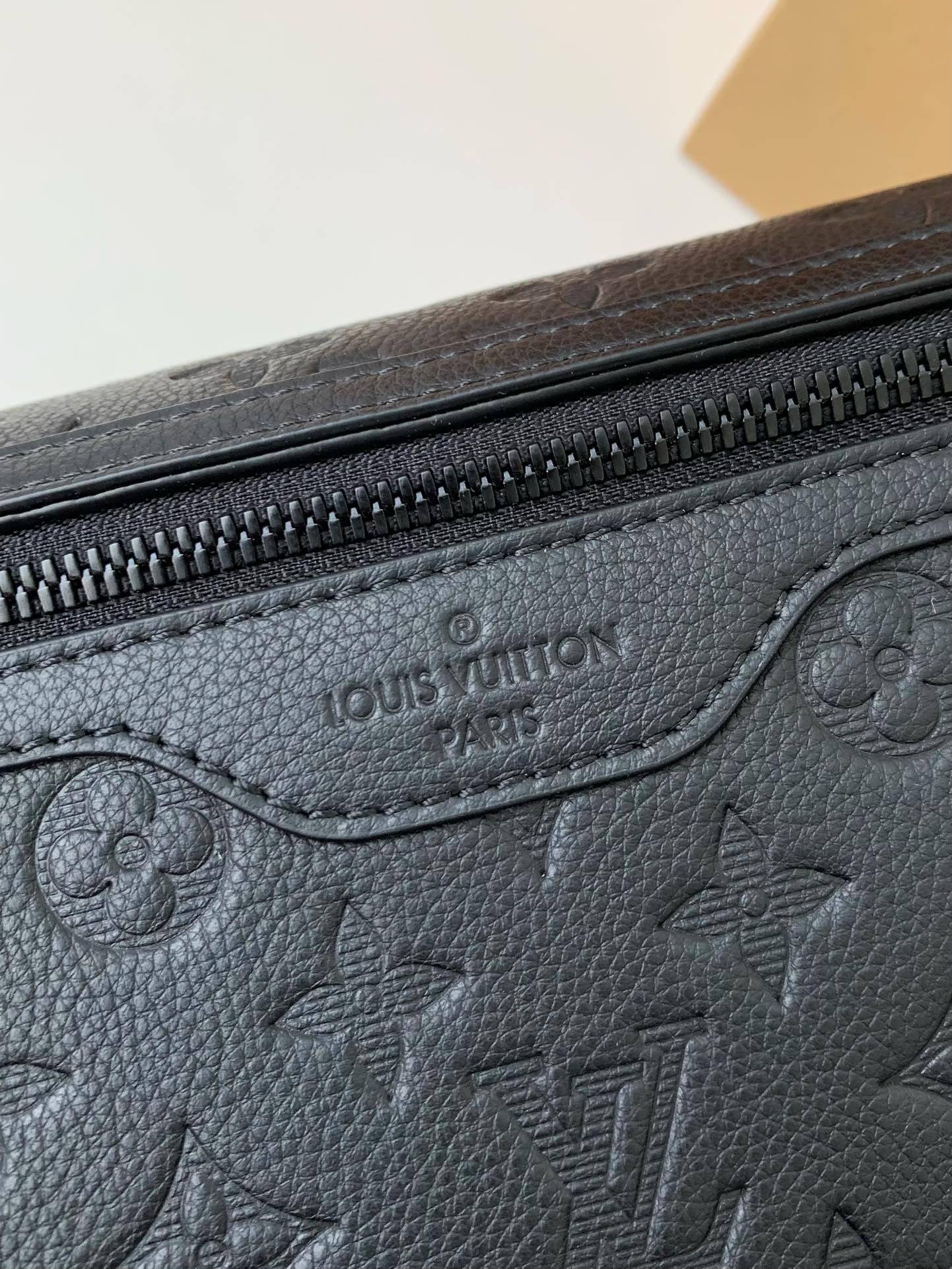 New L*V VOYAGER small men