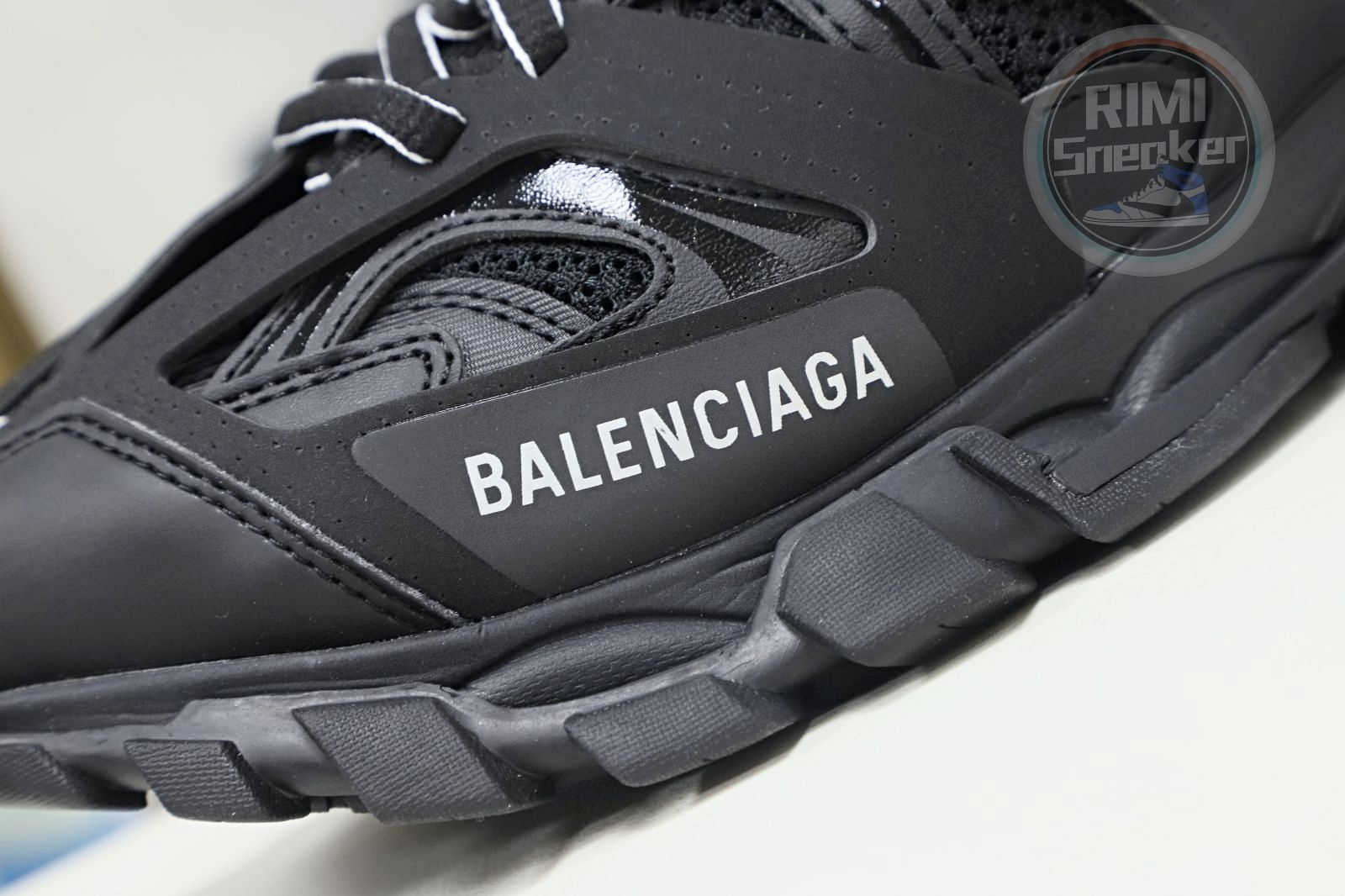 Balenciaga all sizes still in stock! Please contact customer service on iMessage/WhatsApp to purchase! BLGA  Track（LED）