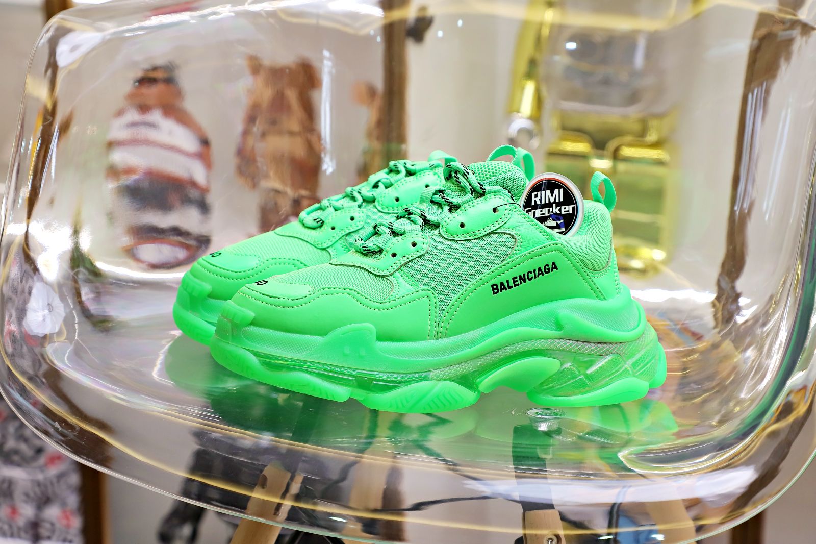 Balenciaga all sizes still in stock! Please contact customer service on iMessage/WhatsApp to purchase! TRIPLE S green