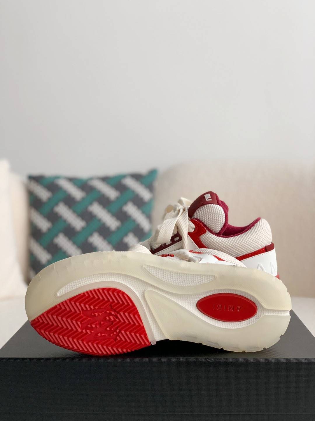 A*RI sneaker
