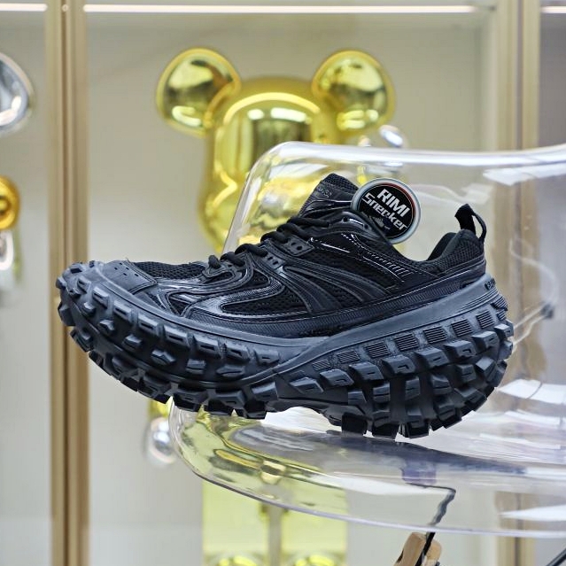 Balenciaga all sizes still in stock! Please contact customer service on iMessage/WhatsApp to purchase. BLGA  Defender
