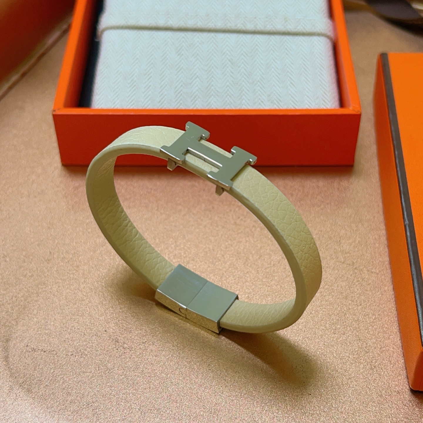 Hermès leather strap pure handmade leather material series 18k gold bracelet