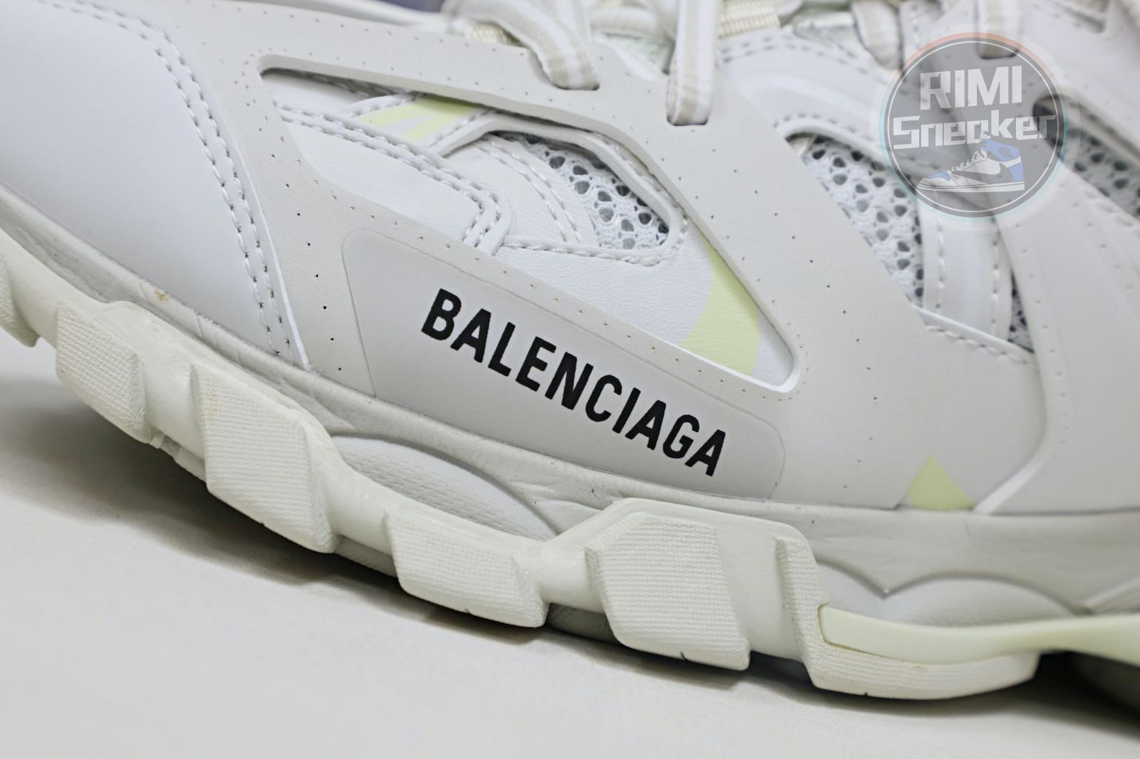 Balenciaga all sizes still in stock! Please contact customer service on iMessage/WhatsApp to purchase! BLGA  Track（LED）