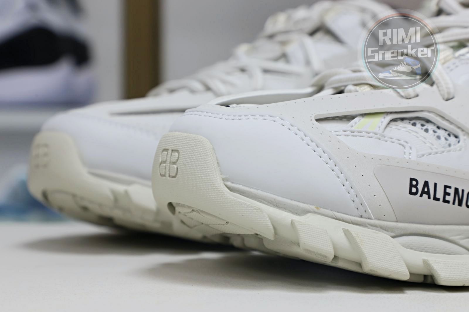 Balenciaga all sizes still in stock! Please contact customer service on iMessage/WhatsApp to purchase! BLGA  Track（LED）