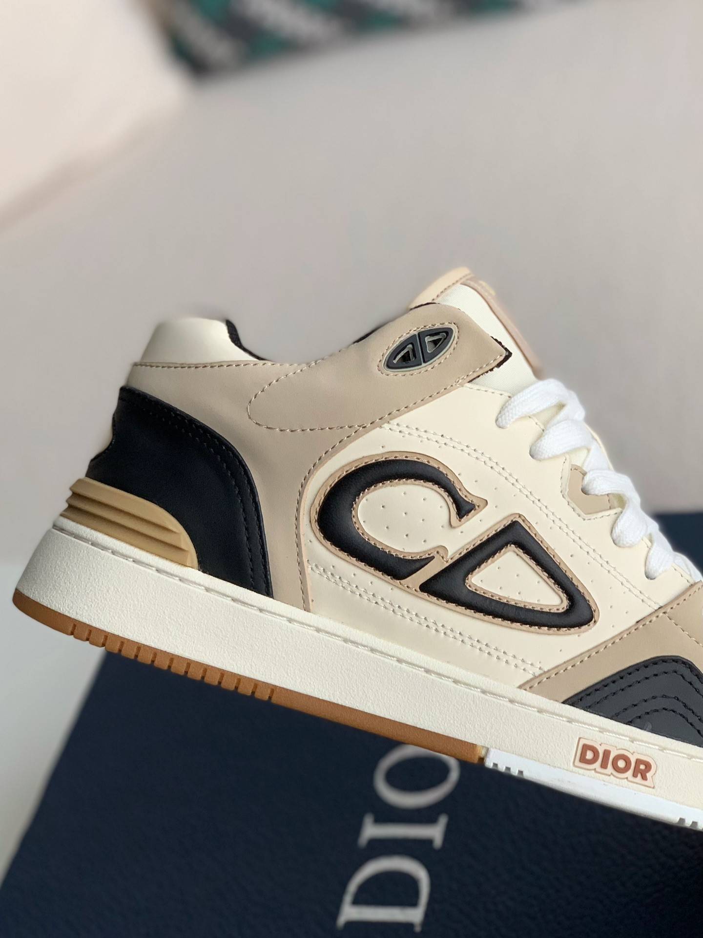D*OR B57 New Sneaker