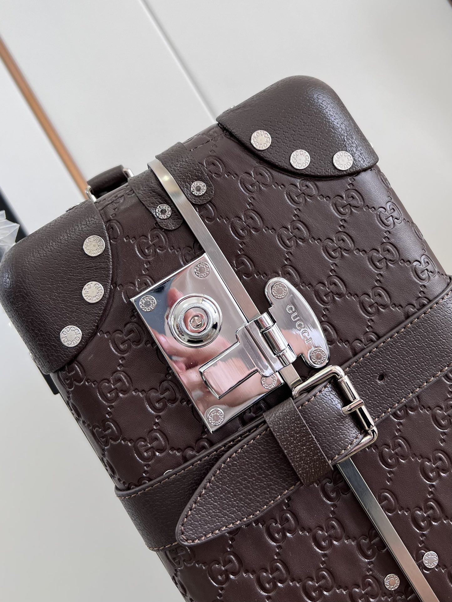 G*u*i suitcase/trolley case f906 retro size 20 inches