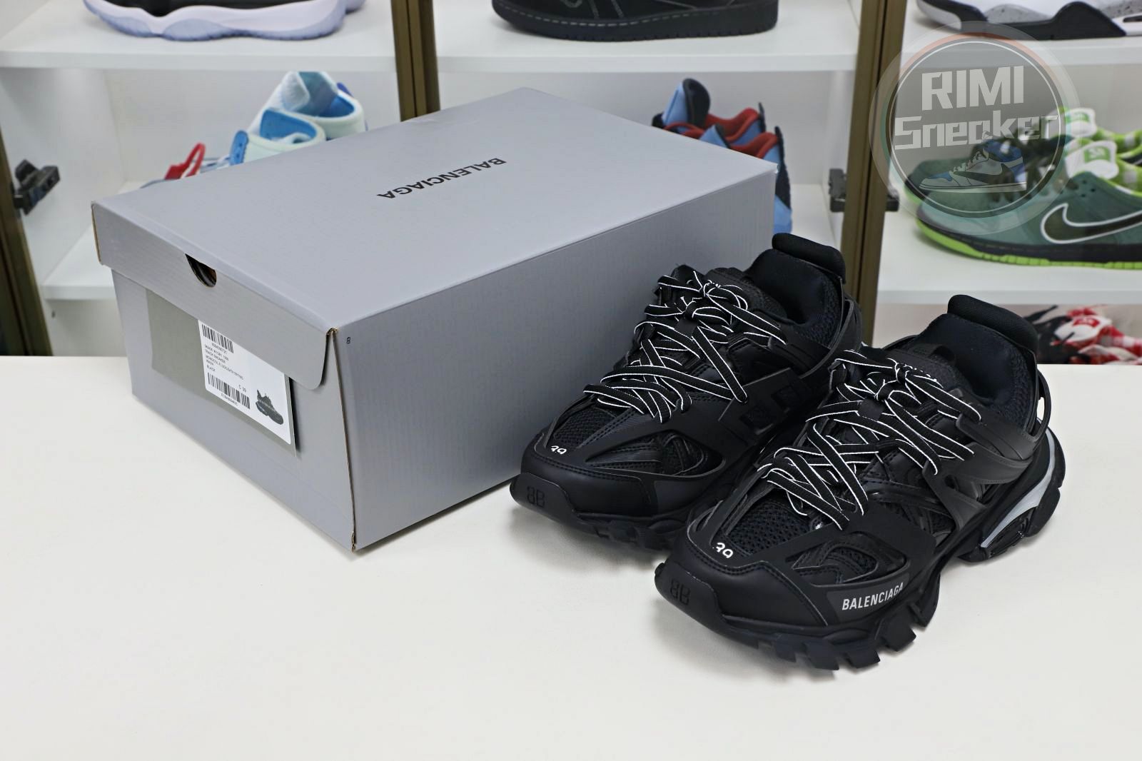Balenciaga all sizes still in stock! Please contact customer service on iMessage/WhatsApp to purchase! BLGA  Track（LED）