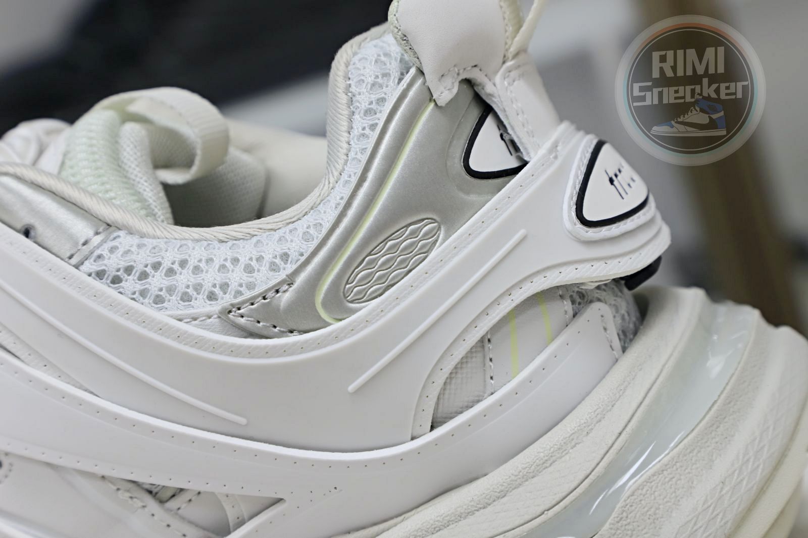 Balenciaga all sizes still in stock! Please contact customer service on iMessage/WhatsApp to purchase! BLGA  Track（LED）