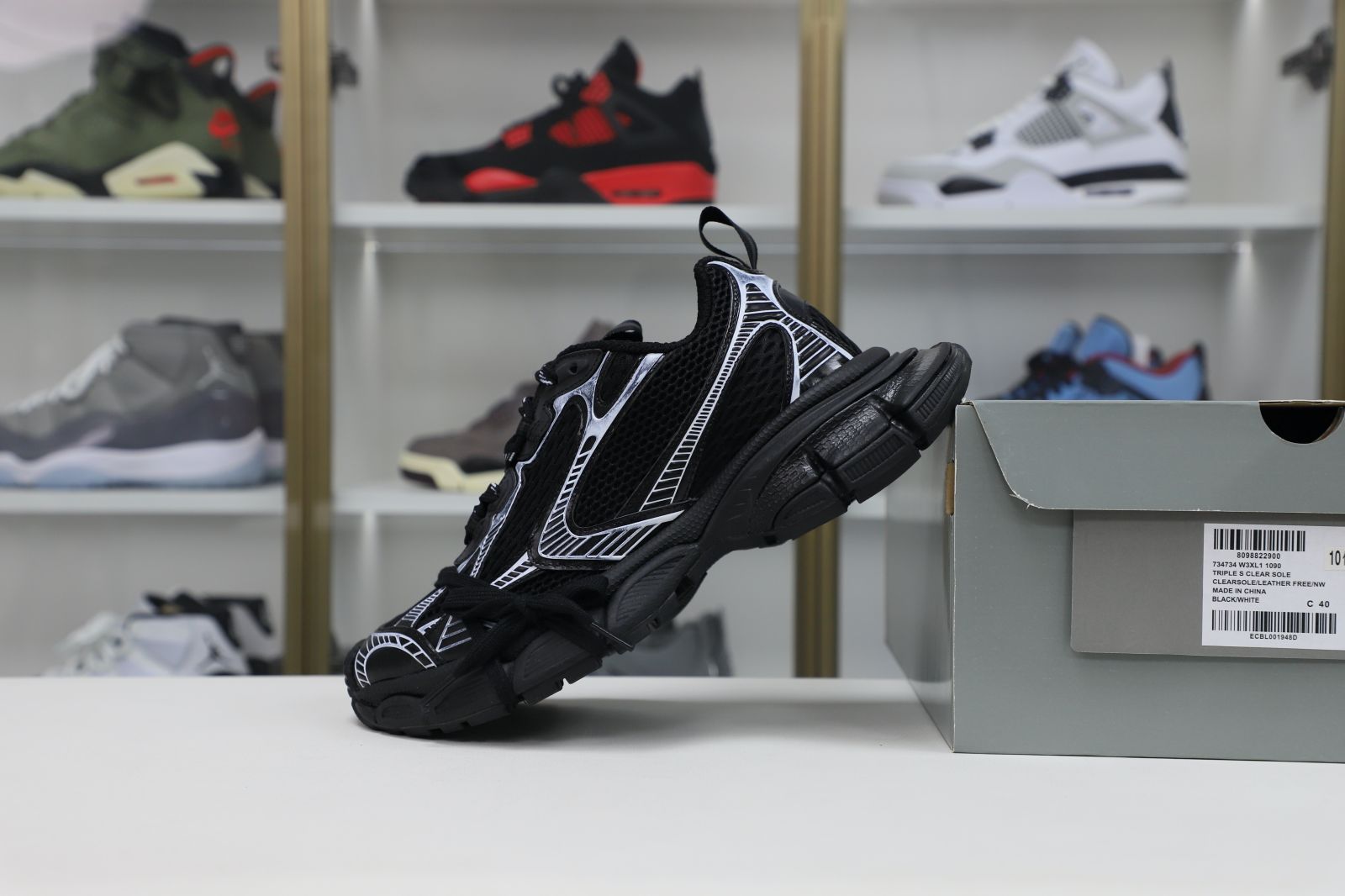 Balenciaga all sizes still in stock! Please contact customer service on iMessage/WhatsApp to purchase!  BLGA  3XL