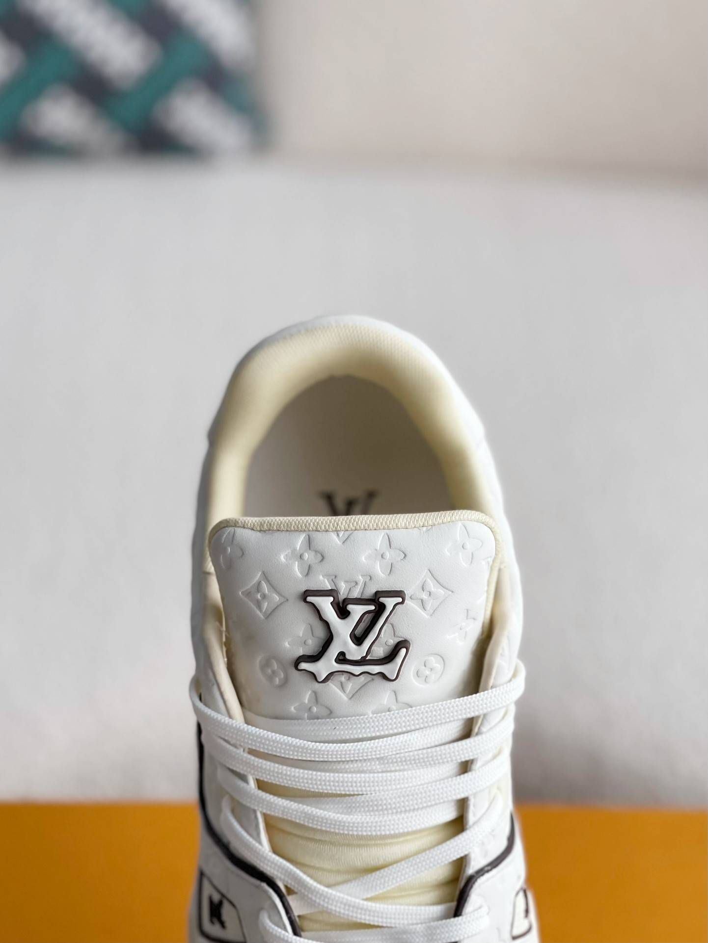L*V SNEAKERS_