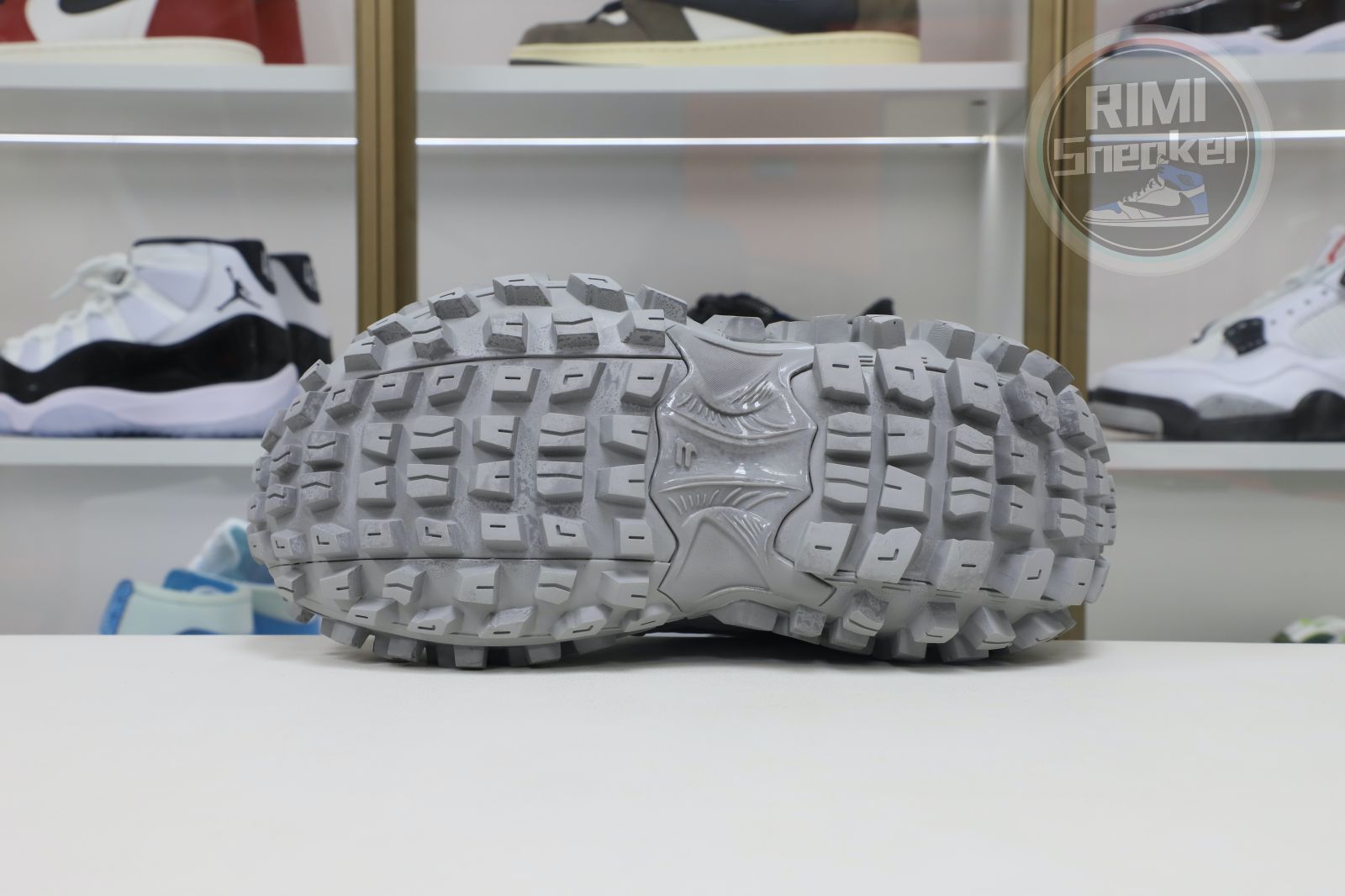 Balenciaga all sizes still in stock! Please contact customer service on iMessage/WhatsApp to purchase! BLGA  Defender