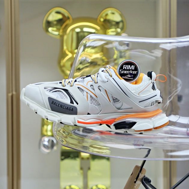 Balenciaga all sizes still in stock! Please contact customer service on iMessage/WhatsApp to purchase! BLGA  Track（LED）