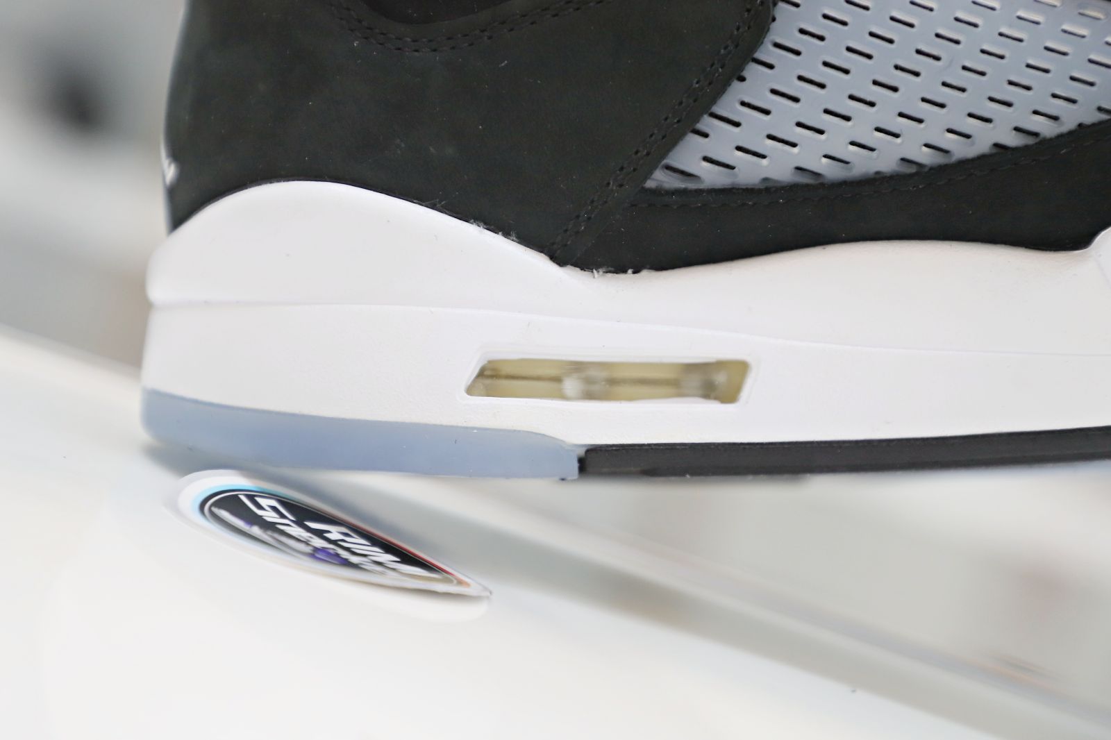 AIR JORDAN 5 RETRO
