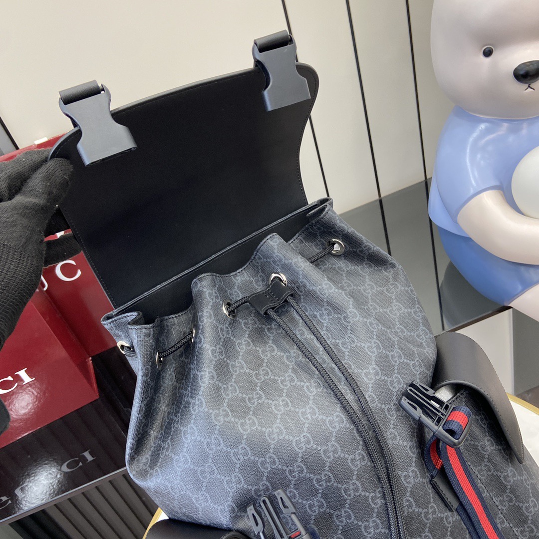 G*u*i backpack model: 495563. size: 34*42*16cm