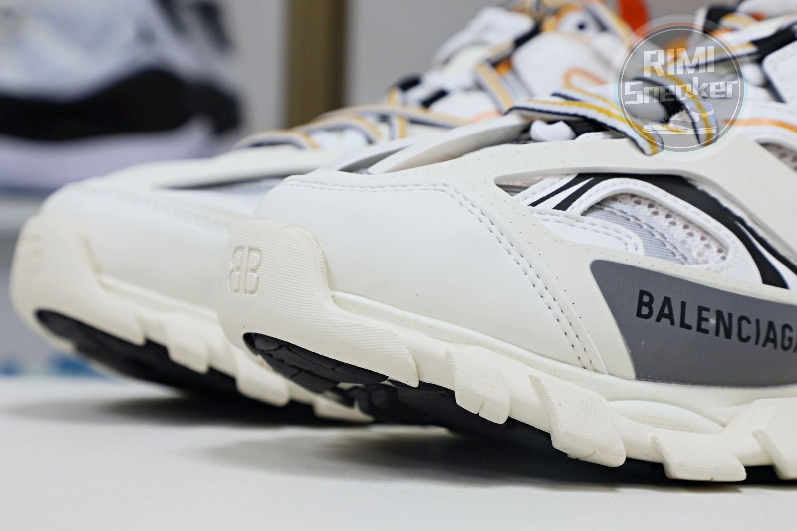 Balenciaga all sizes still in stock! Please contact customer service on iMessage/WhatsApp to purchase! BLGA  Track（LED）