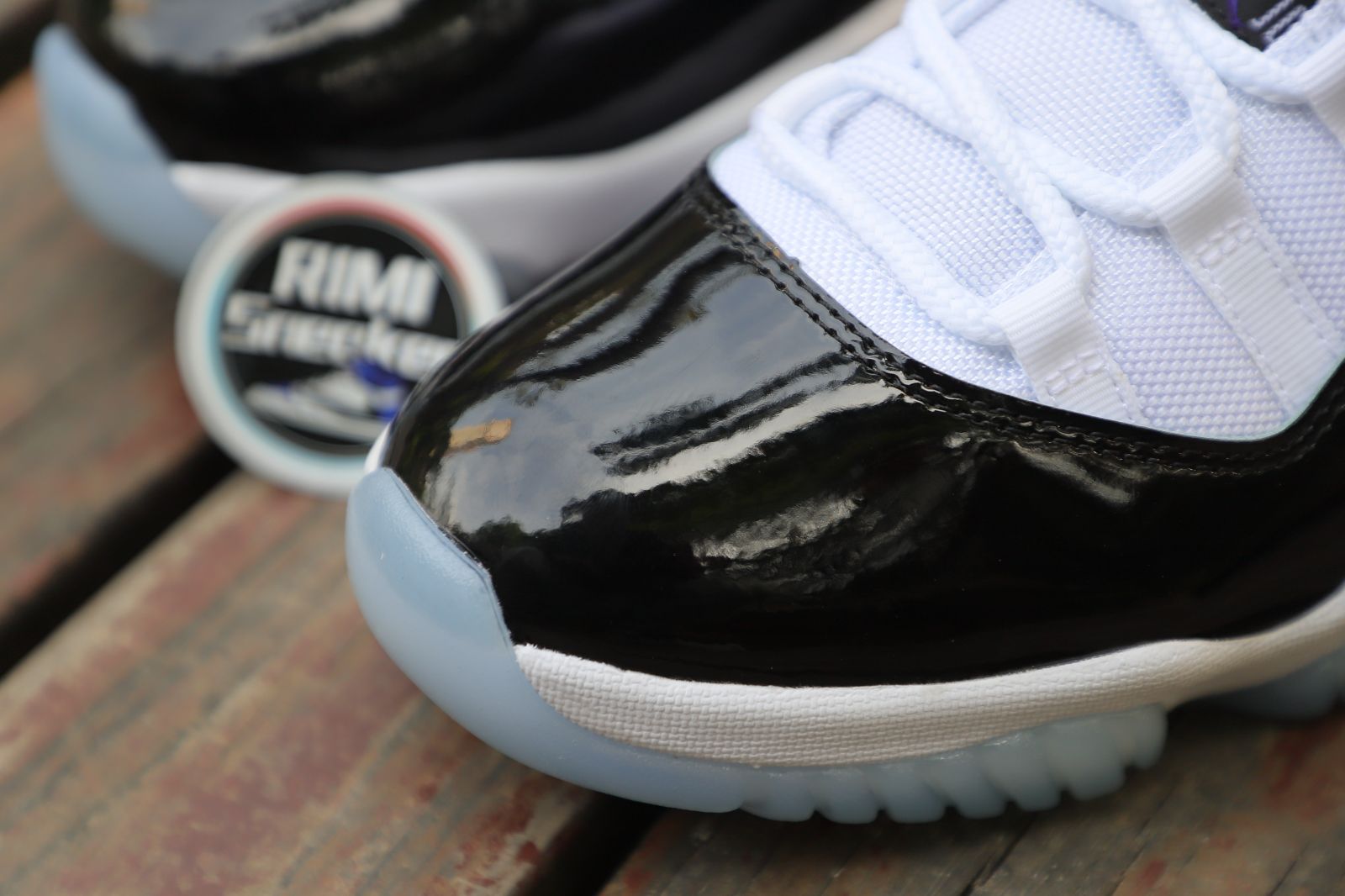 AIR JORDAN 11 RETRO