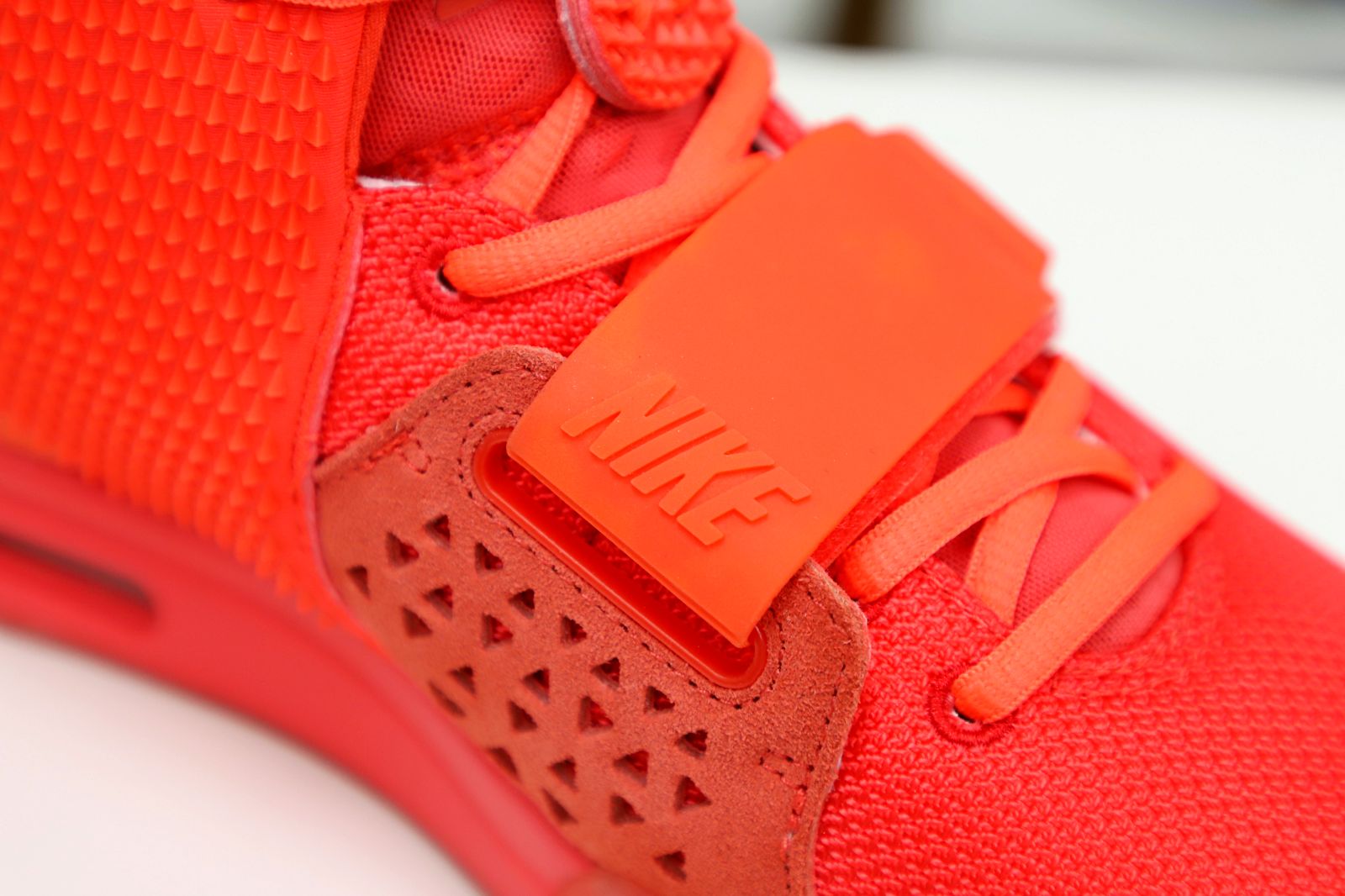 Nike Air Ye*zy 2 red october