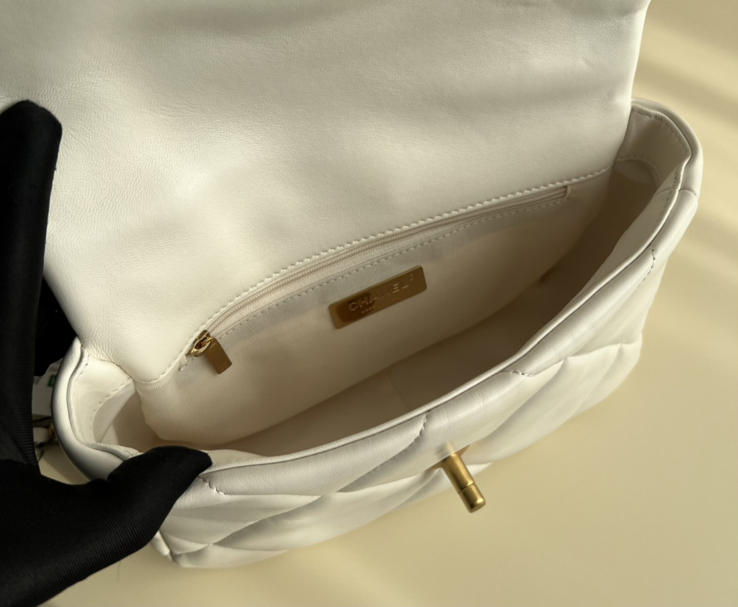 Chanle 19 Handbag