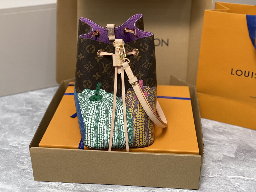 Louis Vuitton Néonoé Bag